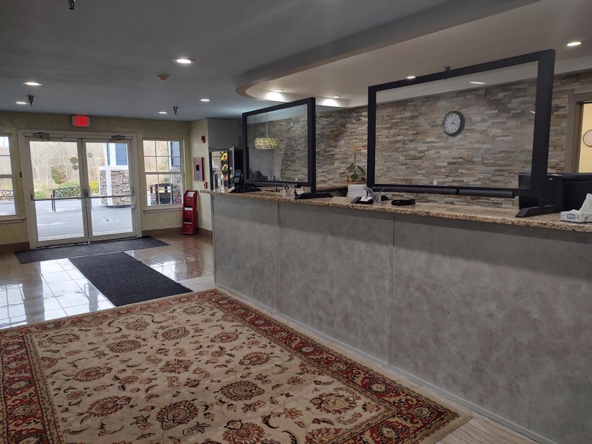 Hilltop Inn & Suites, Near Foxwoods Casino Норт-Стонингтон Экстерьер фото