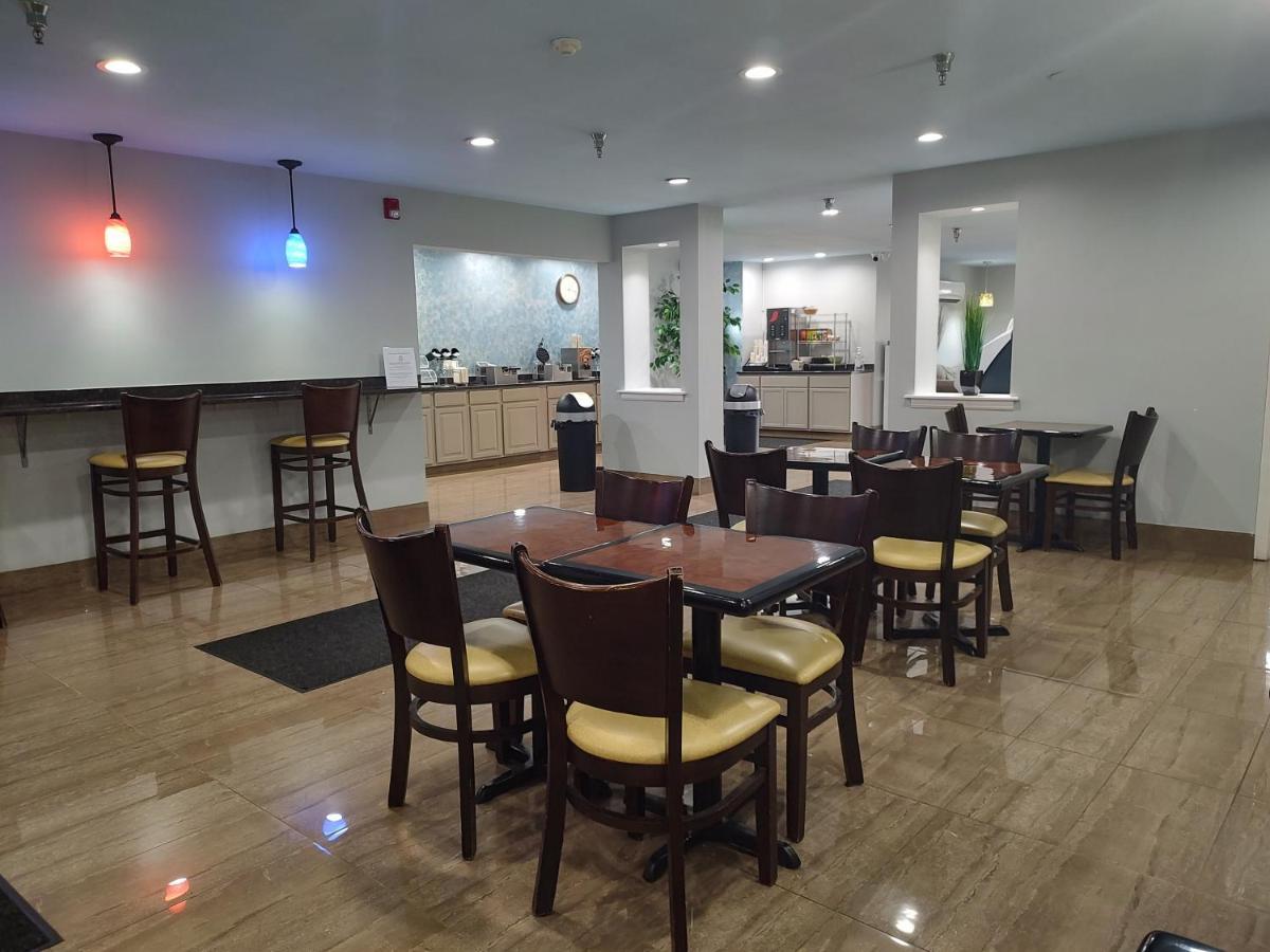 Hilltop Inn & Suites, Near Foxwoods Casino Норт-Стонингтон Экстерьер фото