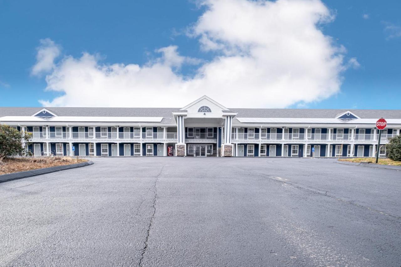 Hilltop Inn & Suites, Near Foxwoods Casino Норт-Стонингтон Экстерьер фото