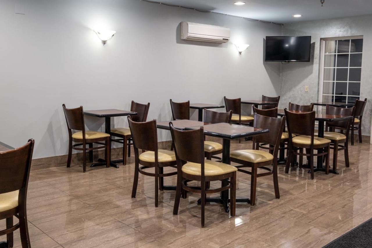 Hilltop Inn & Suites, Near Foxwoods Casino Норт-Стонингтон Экстерьер фото