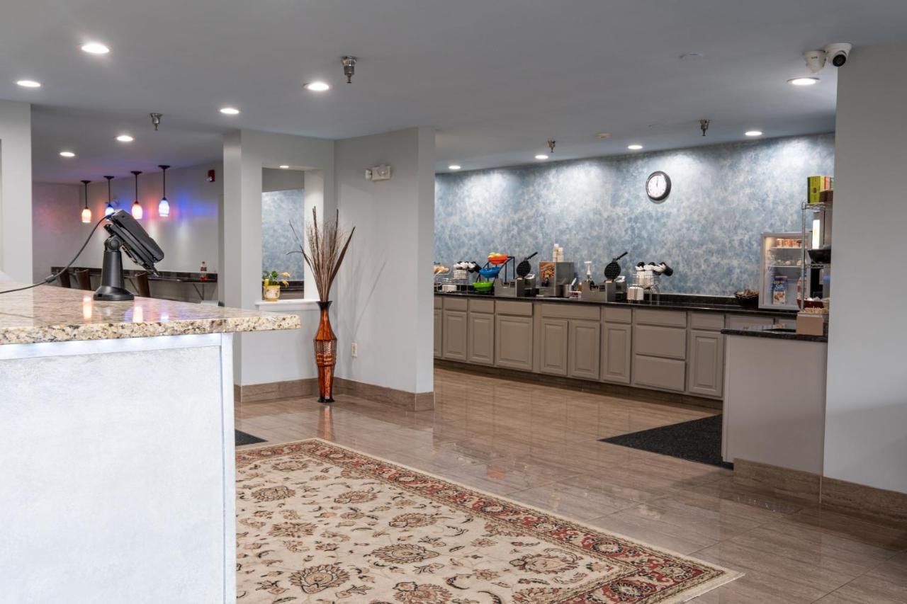 Hilltop Inn & Suites, Near Foxwoods Casino Норт-Стонингтон Экстерьер фото
