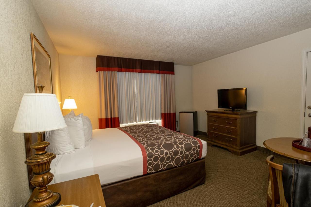 Hilltop Inn & Suites, Near Foxwoods Casino Норт-Стонингтон Экстерьер фото