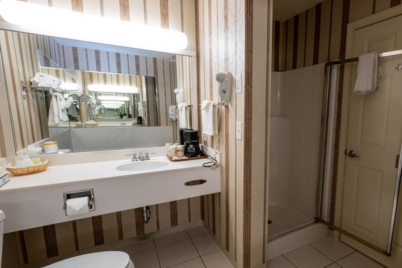 Hilltop Inn & Suites, Near Foxwoods Casino Норт-Стонингтон Экстерьер фото