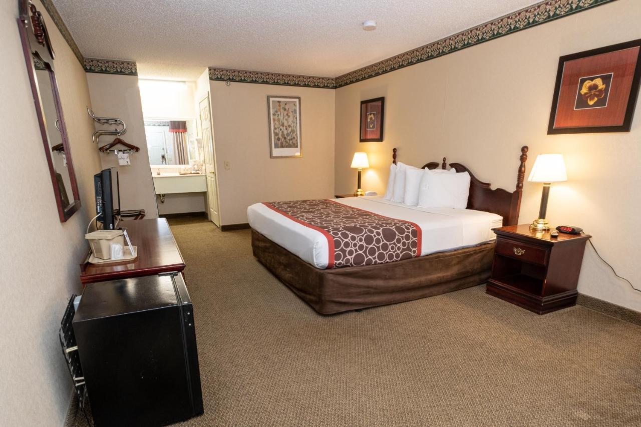 Hilltop Inn & Suites, Near Foxwoods Casino Норт-Стонингтон Экстерьер фото