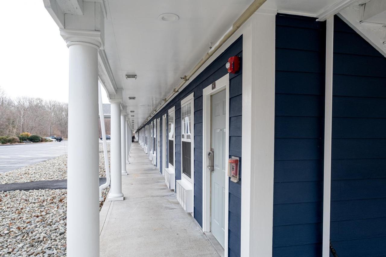 Hilltop Inn & Suites, Near Foxwoods Casino Норт-Стонингтон Экстерьер фото