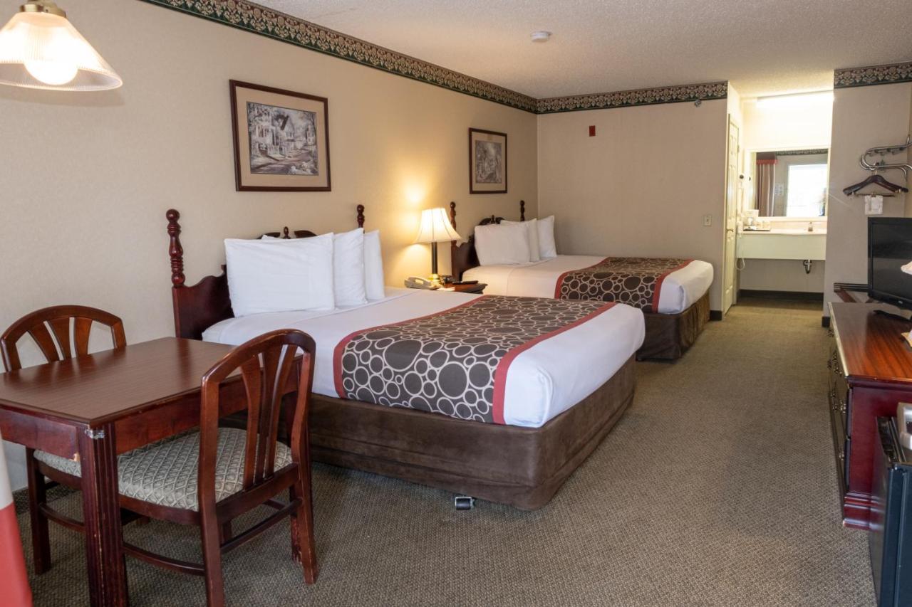 Hilltop Inn & Suites, Near Foxwoods Casino Норт-Стонингтон Экстерьер фото