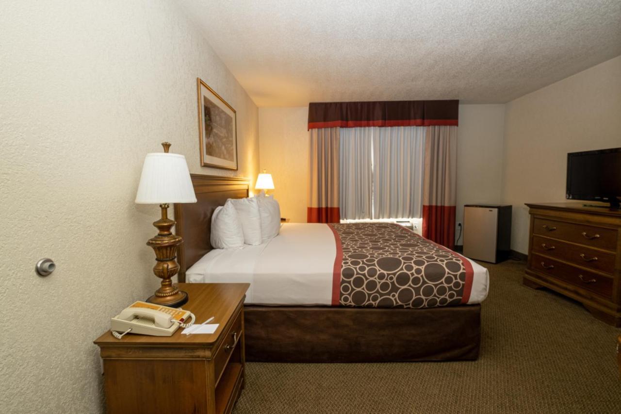 Hilltop Inn & Suites, Near Foxwoods Casino Норт-Стонингтон Экстерьер фото
