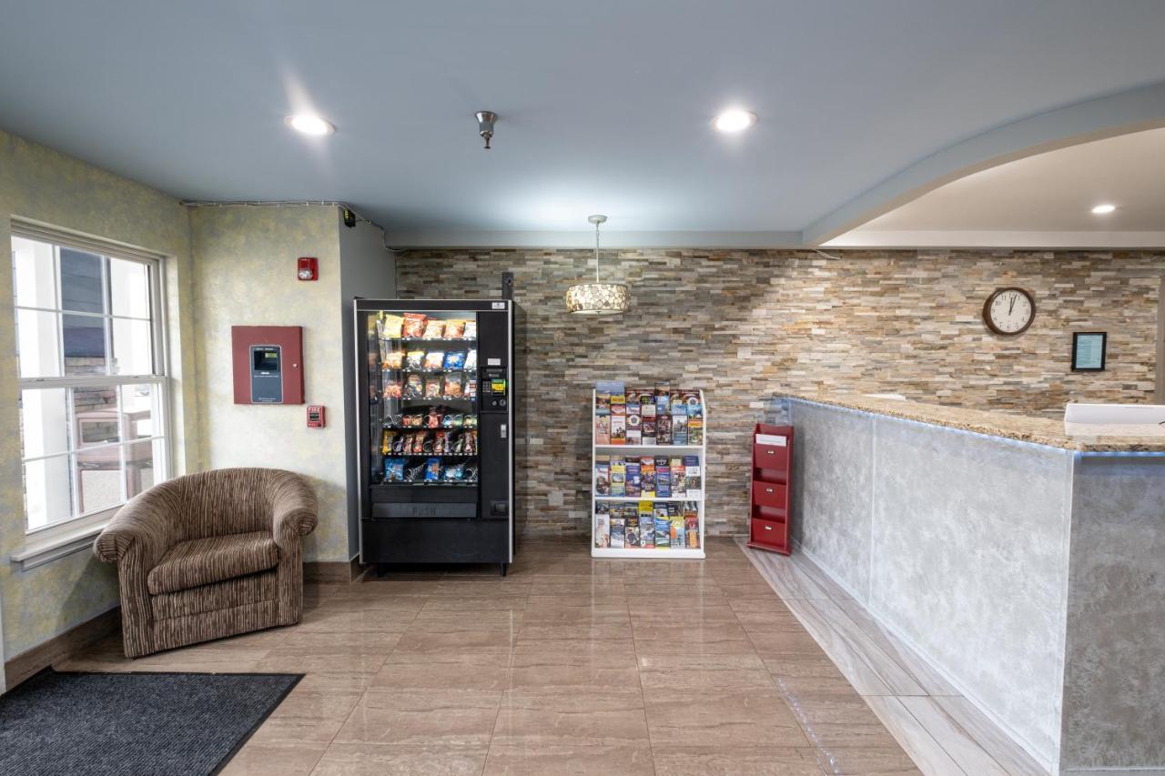 Hilltop Inn & Suites, Near Foxwoods Casino Норт-Стонингтон Экстерьер фото