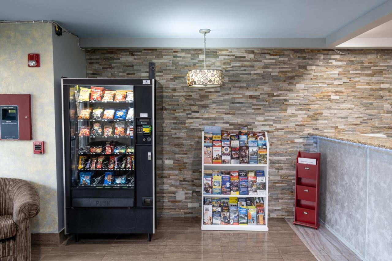 Hilltop Inn & Suites, Near Foxwoods Casino Норт-Стонингтон Экстерьер фото