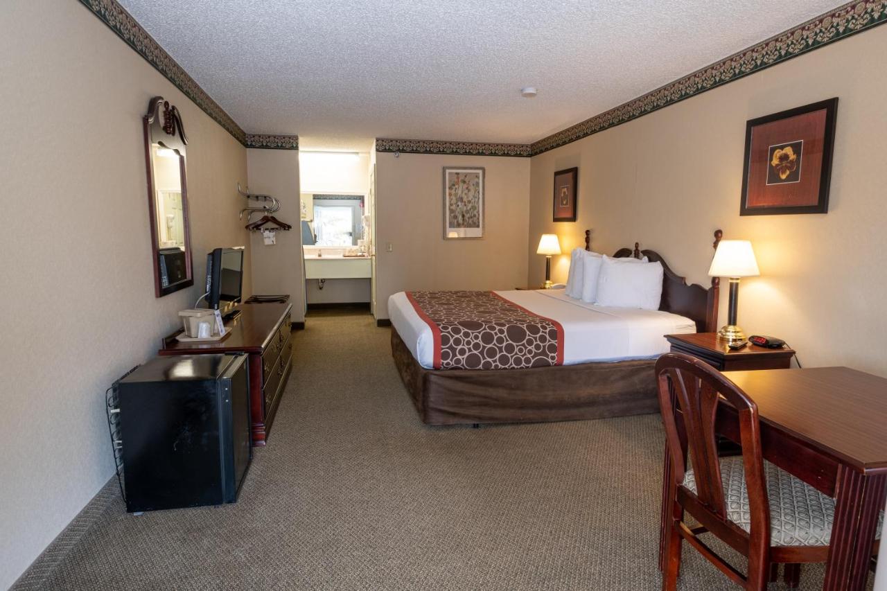 Hilltop Inn & Suites, Near Foxwoods Casino Норт-Стонингтон Экстерьер фото
