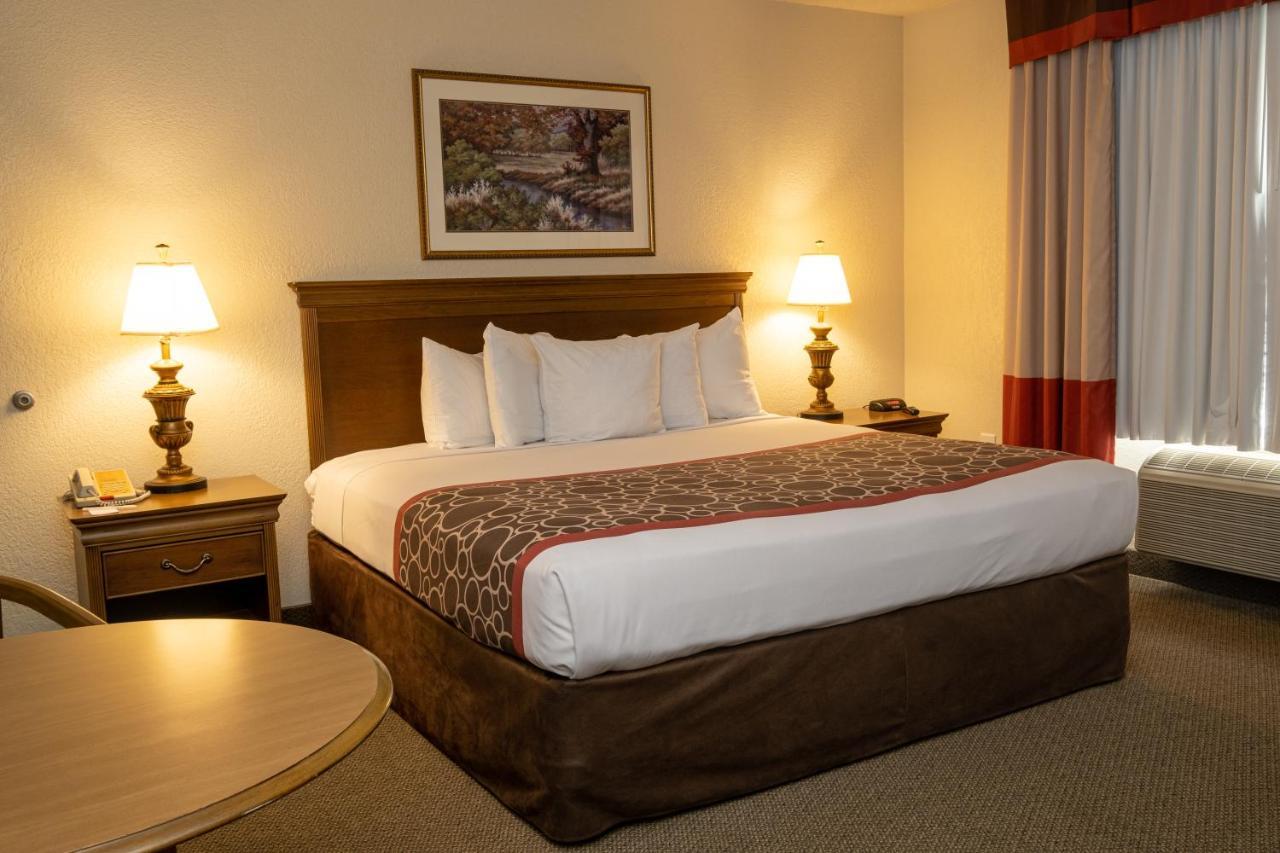 Hilltop Inn & Suites, Near Foxwoods Casino Норт-Стонингтон Экстерьер фото