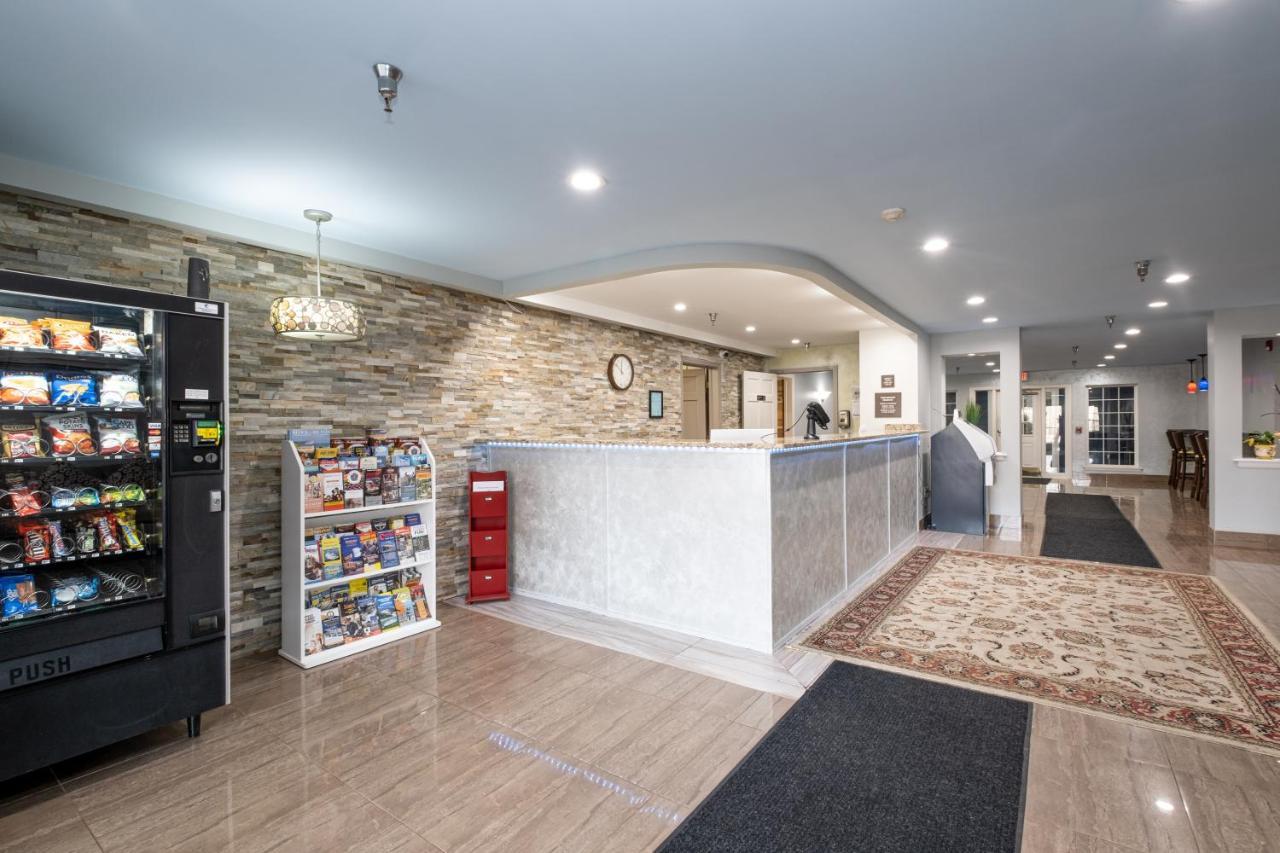 Hilltop Inn & Suites, Near Foxwoods Casino Норт-Стонингтон Экстерьер фото
