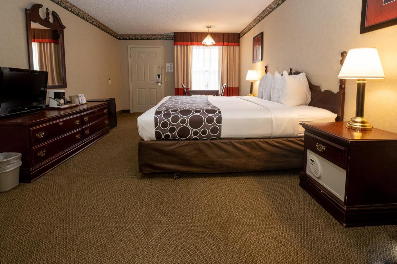 Hilltop Inn & Suites, Near Foxwoods Casino Норт-Стонингтон Экстерьер фото