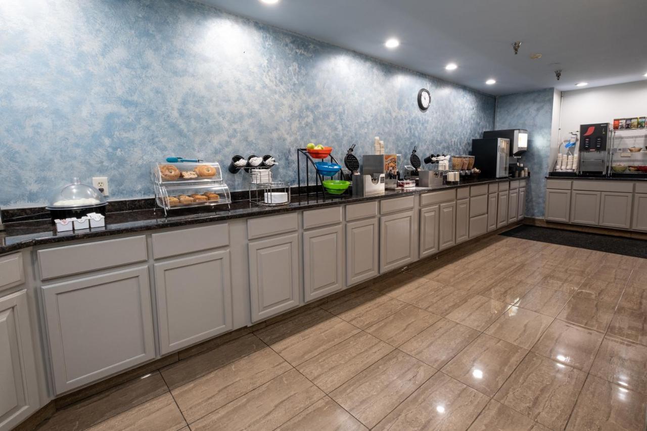 Hilltop Inn & Suites, Near Foxwoods Casino Норт-Стонингтон Экстерьер фото