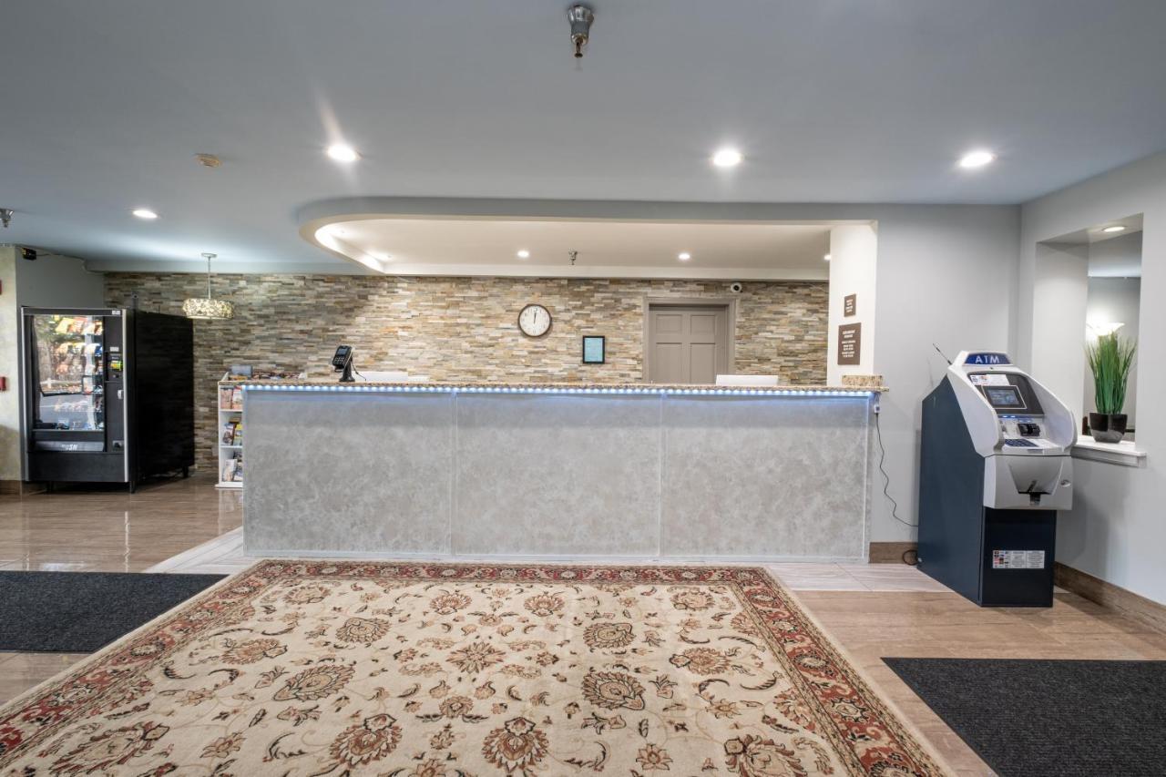 Hilltop Inn & Suites, Near Foxwoods Casino Норт-Стонингтон Экстерьер фото